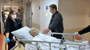 Ünlü Sanatçı Apar Topar Hastaneye Kaldırıldı: Sağlık Durumu Ciddiyetini Koruyor! - 61Gündem