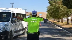 2025 Trafik Cezaları Açıklandı: Sürücüler İçin Rekor Zamlar Geliyor! - 61Gündem